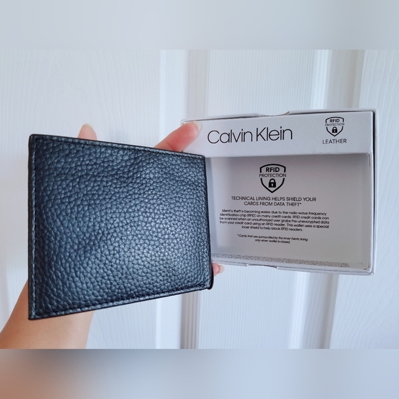 Calvin Klein leather bifold wallet - Picture 3 of 5